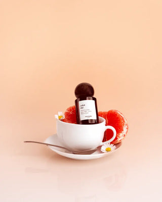 Découvrez Culot Thé de Versatile chez CQFD Avignon. Un parfum frais et fruité aux notes de thé noir et wasabi. Alcool bio, végan et fabriqué en France.