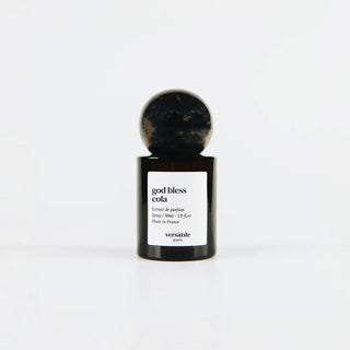 God Bless Cola par Versatile chez CQFD Avignon : un extrait de parfum addictif (cola, popcorn, vanille). Alcool bio, végan, fabriqué en France. Un pur délice !