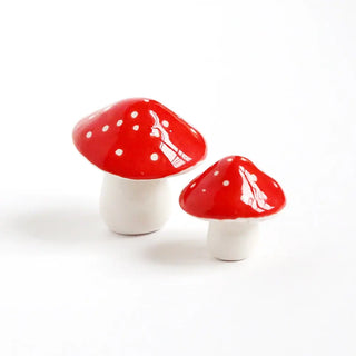 Découvrez le Duo de Champignons en faïence Dodo Toucan chez CQFD Avignon. Peints à la main à Paris, pièces uniques & décoratives. 100% Fabriqué en France !
