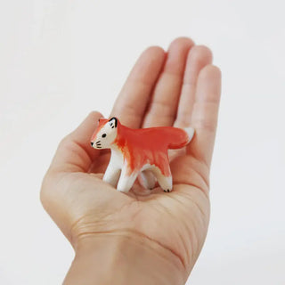 Craquez pour la figurine Mini Renard en faïence Dodo Toucan chez CQFD Avignon. Une micro-sculpture modelée et peinte à la main à Paris. 