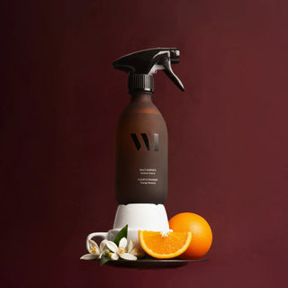 Nettoyez tout avec le Multi-Surface Fleur d'Oranger à 99% naturel. Certifié Ecocert, efficace et sans rinçage. Flacon verre renforcé® disponible chez CQFD Avignon.
