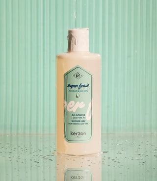 Offrez à votre peau le gel douche Super Frais de Kerzon chez CQFD Avignon. Sillage chèvrefeuille & ylang-ylang, aloe vera bio. Made in France 320ml.