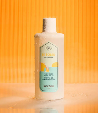 Offrez à votre peau le gel douche Le Soleil de Kerzon chez CQFD Avignon. Sillage coco & frangipanier, aloe vera bio. Made in France 320ml.