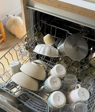 Tasse espresso Maguelone par Jars Céramistes. Un grès artisanale émaillé et craquelé, fabriqué dans la Drôme. Disponible dès maintenant chez CQFD Avignon !