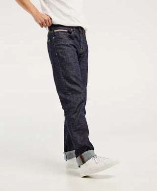 Découvrez le jean homme Dorian brut de La Gentle Factory chez CQFD Avignon. En denim lourd de coton bio 380g/m², coupe droite et fabriqué en France.