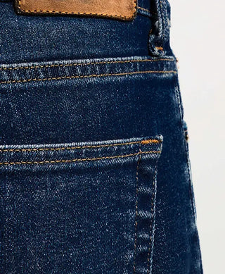 Découvrez le jean homme Dorian bleu stone de La Gentle Factory chez CQFD Avignon. En denim lourd de coton bio 380g/m², coupe droite et fabriqué en France.