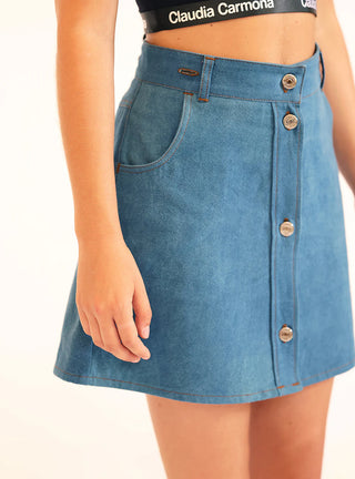 Découvrez la jupe "Mimi" Bleu Baltik de Claudia Carmona chez CQFD Avignon. Une jupe évasée en coton bio recyclé, teinte à l'indigo naturel et modulable en robe.