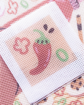 Découvrez le kit canevas Ramen Bath par Mylène Dagnet. Un projet DIY pop et moderne de 20x30cm. Toile imprimée en France, aiguille Bohin incluse. Chez CQFD Avignon.
