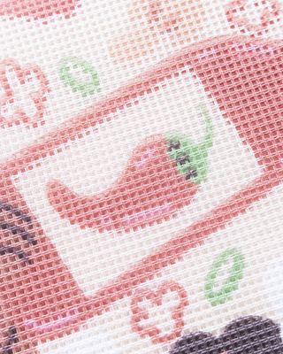 Découvrez le kit canevas Ramen Bath par Mylène Dagnet. Un projet DIY pop et moderne de 20x30cm. Toile imprimée en France, aiguille Bohin incluse. Chez CQFD Avignon.