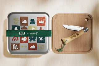 Craquez pour le kit repas nomade Origines MonBento x Opinel chez CQFD Avignon. Une box métal 1L et un couteau Néo6 en hêtre PEFC fabriqués de manière durable.
