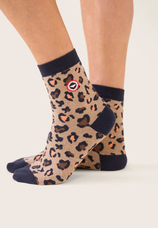 Craquez pour les chaussettes Lucie Léopard du Slip Français chez CQFD Avignon. Un motif tendance, un coton peigné ultra-confort et une fabrication 100% Made in France.