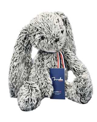 Découvrez le lapin Alexandre, une peluche bohème de 50 cm. Fabriqué à la main en Bretagne par Maïlou Tradition. Maille grège texturée, un charme rétro en plus !