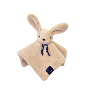 Découvrez le Doudou Lapin Plat (27cm) de la collection Dorlotin. Fabrication artisanale en Bretagne par Maïlou Tradition. Doux, mixte et idéal dès la naissance.