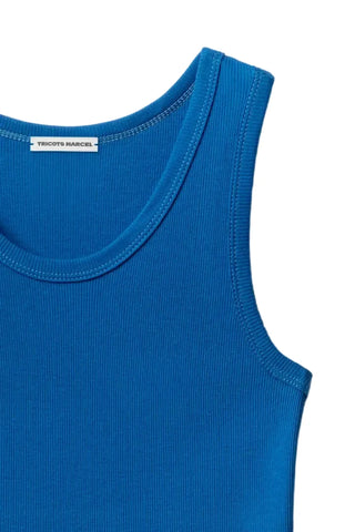 Le débardeur bleu Marcel Signature en coton Pima premium. Une couleur vibrante, une coupe unisexe et une fabrication 100% locale à Roanne. Signé par l’artisan !