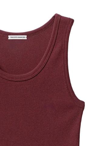 Le débardeur bordeaux Marcel Signature en coton Pima premium. Un coloris riche et chaleureux pour un style affirmé. Fabriqué localement à Roanne, signé CQFD !