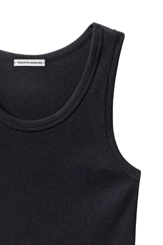 Le débardeur Marcel signature Les Tricots Marcel charbon en coton Pima premium. Fabriqué localement à Roanne. Un essentiel de style, de confort et de charisme !