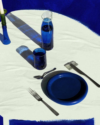 Craquez pour le lot de 4 verres long drink bleus 33cl de QDB Éditions chez CQFD Avignon. Façonnés à la main au Touquet à partir de bouteilles de vin recyclées.