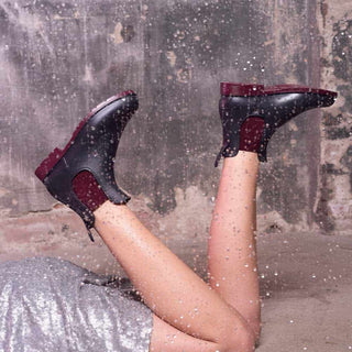 Découvrez les bottines Jumpy Méduse® anthracite à semelle bordeaux. Confortables, 100% recyclables et fabriquées en France. Le style bicolore chez CQFD Avignon.