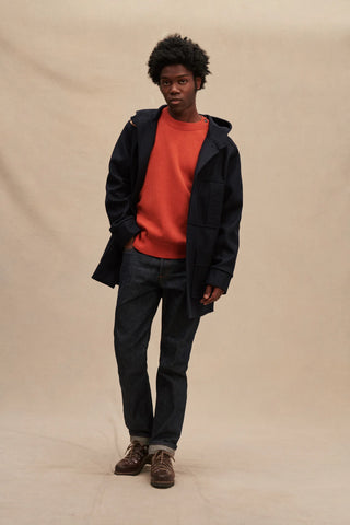 Découvrez le Kabig Le Minor pour homme. Réédition du modèle iconique de 1947 en drap de laine historique. Fabriqué en Bretagne. Un manteau légendaire chez CQFD.