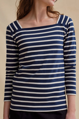 Découvrez la marinière Gabrielle de Le Minor. Un col carré moderne, des manches 3/4 et un jersey de coton d'exception. Fabriquée en Bretagne. Disponible chez CQFD.