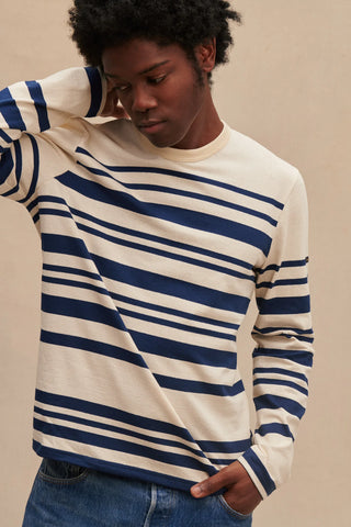Découvrez la Marinière Pablo Le Minor. Un design asymétrique inspiré de Picasso, tricoté en Bretagne. 100% coton, qualité durable et style iconique. 125g.