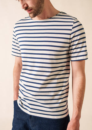Découvrez la marinière Levant de SAINT JAMES chez CQFD Avignon. Modèle mixte en coton peigné 100%, manches courtes et coupe droite. L'authenticité normande.