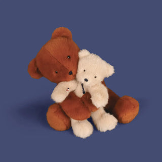 Craquez pour l’Ours Sowen 50 cm coloris fauve. Peluche artisanale de luxe fabriquée à la main en Bretagne. Douceur infinie, fabrication française et certificat inclus.