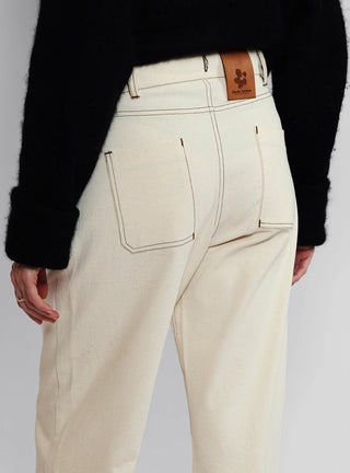 Découvrez le pantalon "Jean" Off-White de Claudia Carmona chez CQFD Avignon. Un pantalon large modulable en salopette, en coton bio recyclé et naturel.