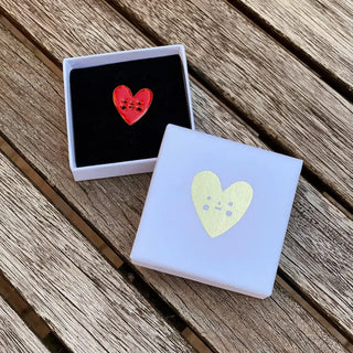 Pin's Heart x Suzy Ultman Titlee