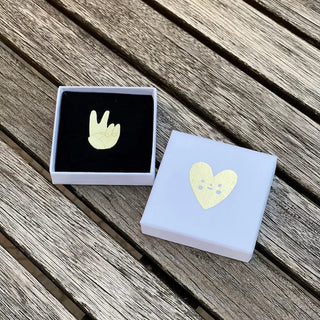 Pin's Peace x Suzy Ultman Titlee