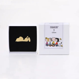 Pin's Snoopy Lying Down Titlee x The Peanuts©