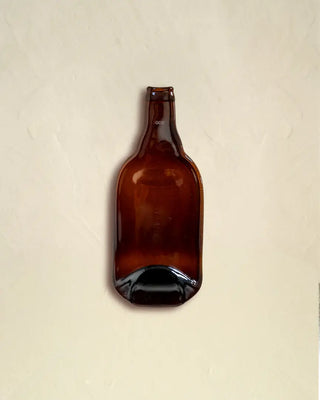 Découvez la planche en verre thermoformé ambré QDB Éditions chez CQFD Avignon. Upcycling 100 % Made in France, idéale pour vos apéros et déco.