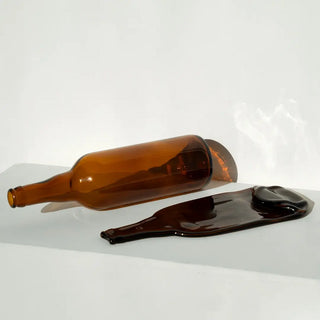 Découvez la planche en verre thermoformé ambré QDB Éditions chez CQFD Avignon. Upcycling 100 % Made in France, idéale pour vos apéros et déco.