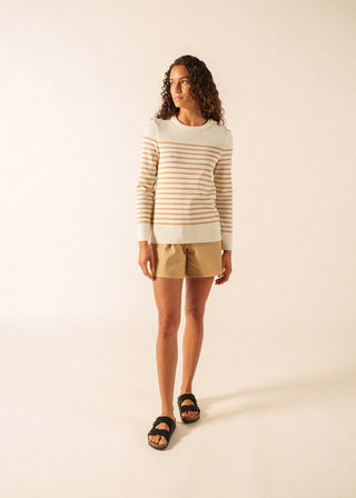 Découvrez le pull Brégançon Pop de SAINT JAMES chez CQFD Avignon. Un pull marin 100% laine fabriqué en France avec coudières contrastées et bouton fantaisie.