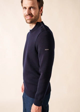 Découvrez le pull Cancale de SAINT JAMES chez CQFD Avignon. Un pull marin traditionnel en version coupe confort. 100% laine vierge, fabriqué en Normandie, France.