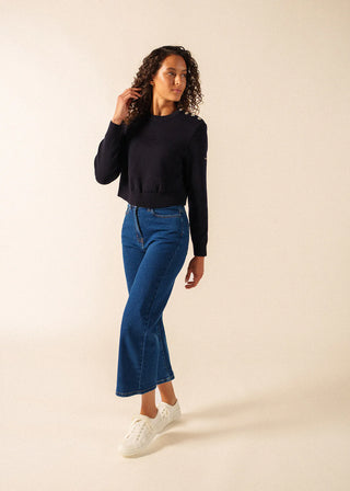 Découvrez le pull Cancale Crop de SAINT JAMES chez CQFD Avignon. Une version courte et moderne du pull marin traditionnel, 100% laine et fabriqué en France.