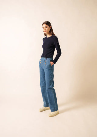 Découvrez le pull Marée de SAINT JAMES chez CQFD Avignon. Un pull marin pour femme en laine vierge, coupe ajustée et fabriqué en France. L'élégance normande.