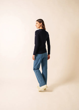 Découvrez le pull Marée de SAINT JAMES chez CQFD Avignon. Un pull marin pour femme en laine vierge, coupe ajustée et fabriqué en France. L'élégance normande.