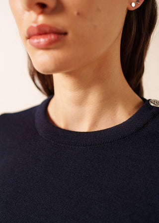 Découvrez le pull Marée de SAINT JAMES chez CQFD Avignon. Un pull marin pour femme en laine vierge, coupe ajustée et fabriqué en France. L'élégance normande.