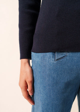 Découvrez le pull Marée de SAINT JAMES chez CQFD Avignon. Un pull marin pour femme en laine vierge, coupe ajustée et fabriqué en France. L'élégance normande.
