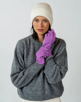 Adoptez le pull femme Agathe gris en alpaga & mérinos Cézembre chez CQFD Avignon. Maille enveloppante tricotée à Saint-Malo. Chaud, doux & 100% Made in France !