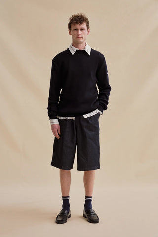 Découvrez le pull marin Le Minor en 100% laine mérinos bleu marine. Un chandail iconique fabriqué en Bretagne, alliant douceur extrême et élégance navale. Qualité EPV chez CQFD.