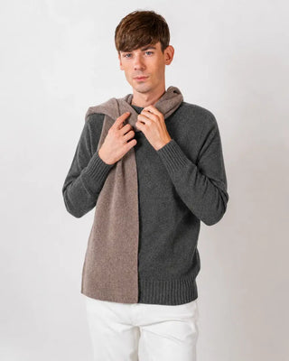 Craquez pour le pull mixte Gaspard gris en laine & cachemire Cézembre chez CQFD Avignon. Tricoté à Saint-Malo (3D-TEX). Doux, chaud & 100% Made in France !