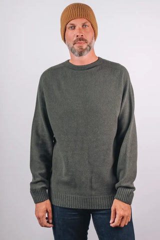 Craquez pour le pull mixte Gaspard kaki en laine & cachemire Cézembre chez CQFD Avignon. Tricoté à Saint-Malo (3D-TEX). Doux, chaud & 100% Made in France !