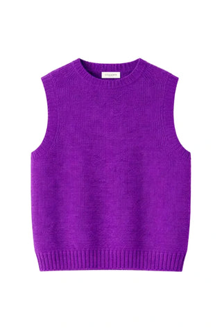 Pimpez vos tenues avec le pull sans manches Romy violet de Cézembre chez CQFD Avignon. Maille alpaga & laine tricotée à Saint-Malo. Style & Made in France !