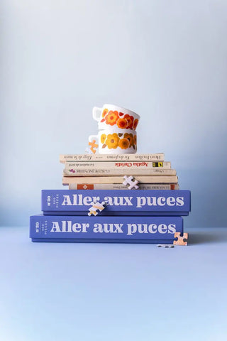 Puzzle 500 pièces Aller Aux Puces par Jour Férié. Une illustration nostalgique et brocante, éco-conçue et fabriquée en France. À shopper chez CQFD Avignon !