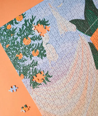 Puzzle 500 pièces La Petite Danse Du Linge par Jour Férié. Un défi technique de haut vol, poétique et fabriqué en France. À shopper chez CQFD Avignon !