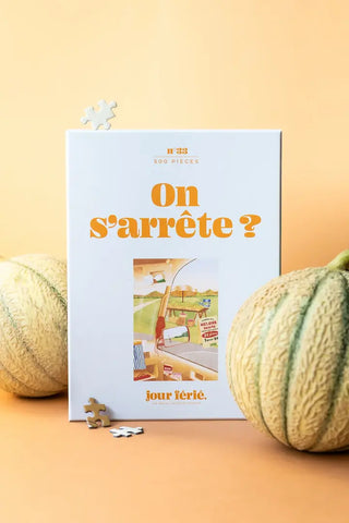 Découvrez le puzzle 500 pièces On s'arrête de Jour Férié chez CQFD Avignon. Un jeu éco-conçu en carton recyclé, poétique et fabriqué en France.