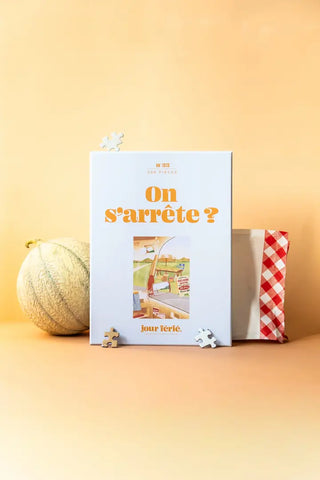 Découvrez le puzzle 500 pièces On s'arrête de Jour Férié chez CQFD Avignon. Un jeu éco-conçu en carton recyclé, poétique et fabriqué en France.