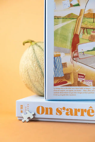 Découvrez le puzzle 500 pièces On s'arrête de Jour Férié chez CQFD Avignon. Un jeu éco-conçu en carton recyclé, poétique et fabriqué en France.